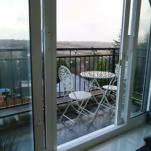 Two-bedroom With Scenic Balcony View Apartment Shipley (West Yorkshire)