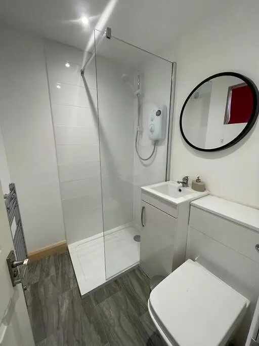 1 Bedroom Guest Suite Near City Centre. Gloucester Apartment